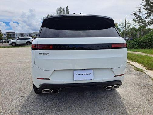 2025 Land Rover Range Rover Sport SE