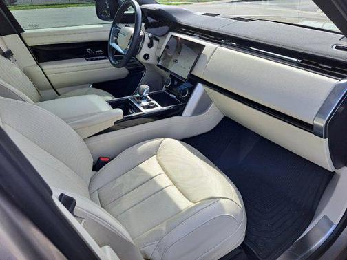 2023 Land Rover Range Rover P530 SE