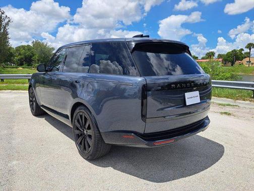 2025 Land Rover Range Rover P550e SE