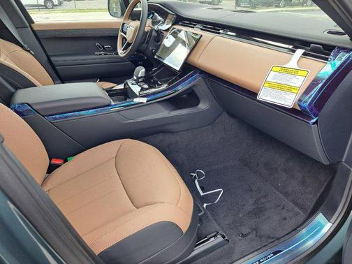 2025 Land Rover Range Rover Sport SE