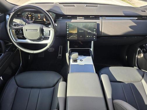 Fuji White 2026 Land Rover Range Rover P530 SE 7 Seat