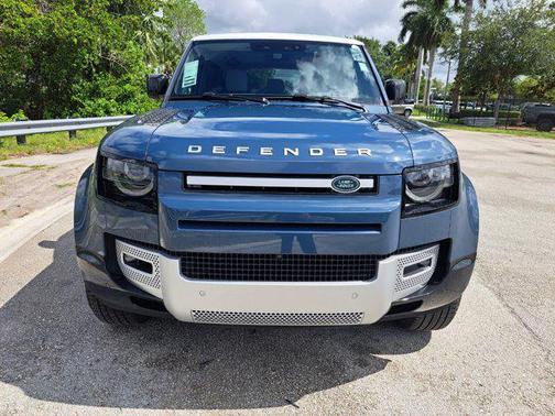 2025 Land Rover Defender 110 P300