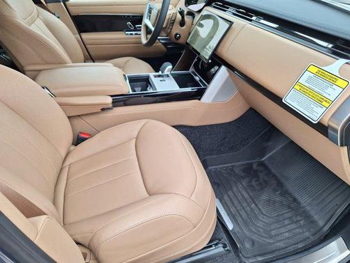 2026 Land Rover Range Rover P550e SE