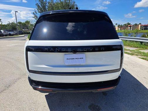 2025 Land Rover Range Rover P400 SE