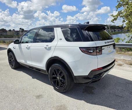 Fuji White 2026 Land Rover Discovery Sport Landmark
