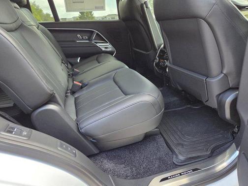 2025 Land Rover Range Rover P530 SE 7 Seat