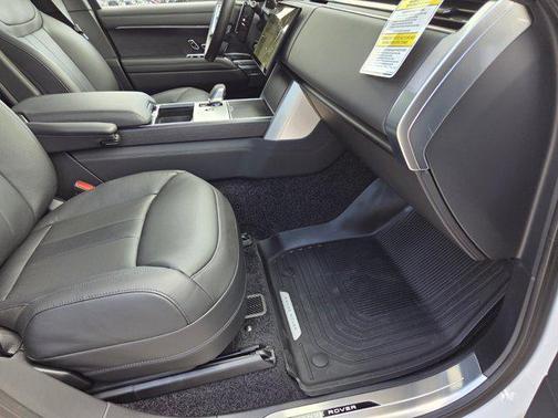 2025 Land Rover Range Rover P530 SE 7 Seat