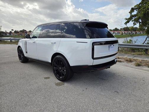 2025 Land Rover Range Rover P530 SE 7 Seat