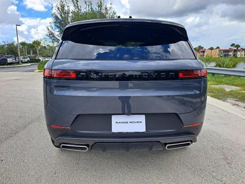 2025 Land Rover Range Rover Sport SE