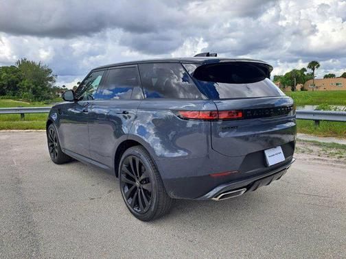 2025 Land Rover Range Rover Sport SE