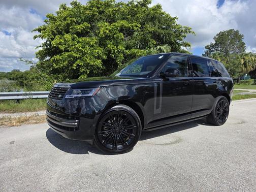 Santorini Black Metallic 2026 Land Rover Range Rover P400 SE 7 Seat
