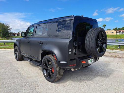 2025 Land Rover Defender 110 P400 X