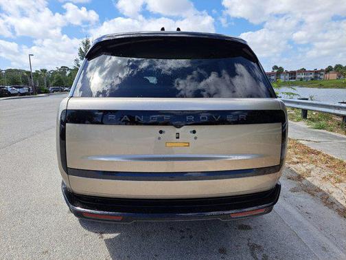 2025 Land Rover Range Rover P550e SE