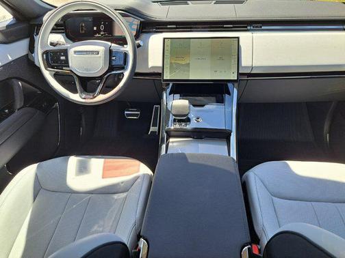 2025 Land Rover Range Rover Sport SE