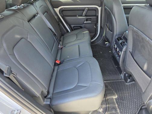 2026 Land Rover Defender P400 X-Dynamic SE