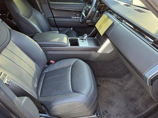 2025 Land Rover Range Rover P530 SE 7 Seat