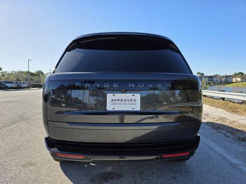 2025 Land Rover Range Rover P530 SE 7 Seat