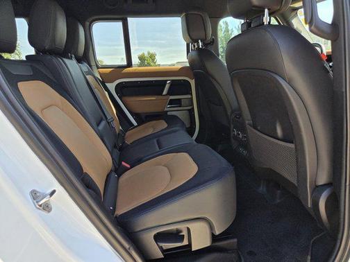 2023 Land Rover Defender 130 X-Dynamic SE