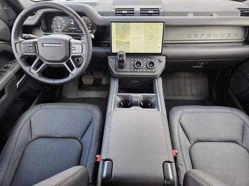 2026 Land Rover Defender P400 X-Dynamic SE