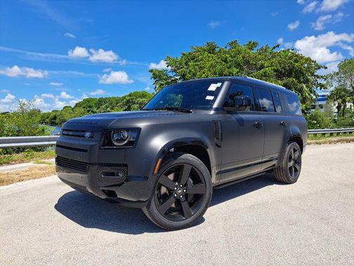 2025 Land Rover Defender 130 P400 X-Dynamic SE