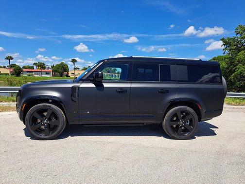 2025 Land Rover Defender 130 P400 X-Dynamic SE