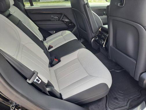 2025 Land Rover Range Rover Sport SE