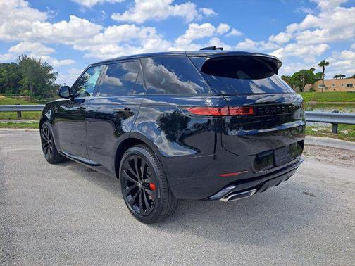 2025 Land Rover Range Rover Sport SE