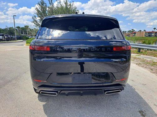 2025 Land Rover Range Rover Sport SE
