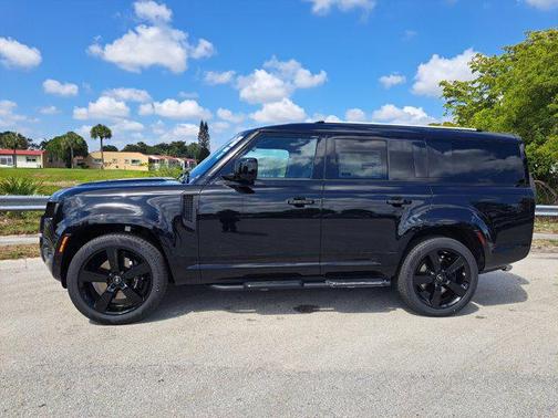 2025 Land Rover Defender V8