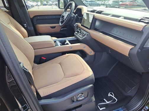 2025 Land Rover Defender V8