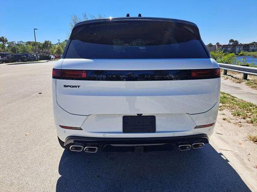 2025 Land Rover Range Rover Sport SE