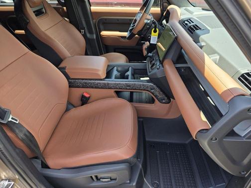Petra Copper Premium Metallic 2026 Land Rover Defender P635 OCTA