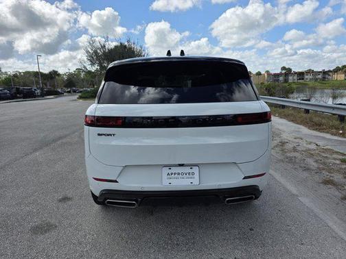 2025 Land Rover Range Rover Sport SE