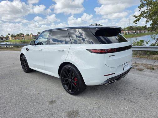 2025 Land Rover Range Rover Sport SE