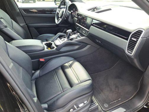 2021 Porsche Cayenne Base
