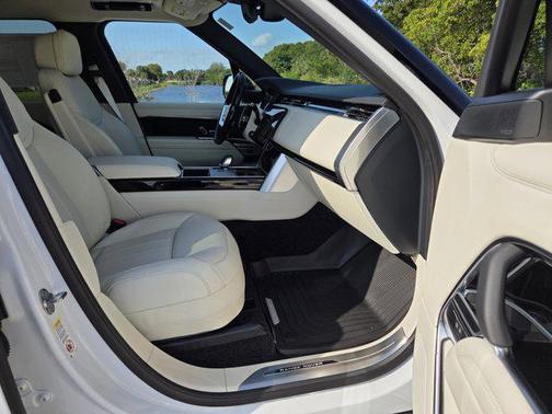 2025 Land Rover Range Rover P400 SE