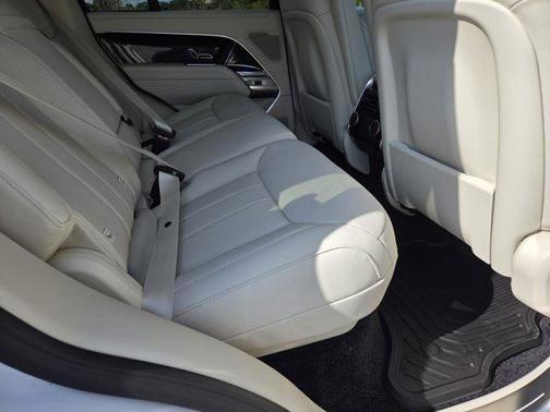 2025 Land Rover Range Rover P400 SE