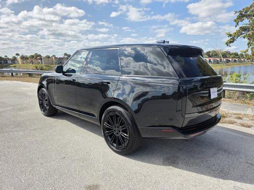 2026 Land Rover Range Rover P530 SE