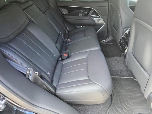 2026 Land Rover Range Rover P530 SE