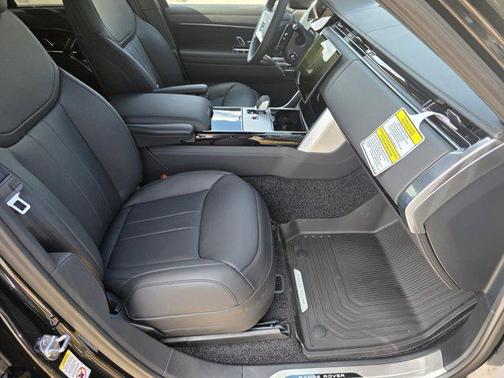 2026 Land Rover Range Rover P530 SE