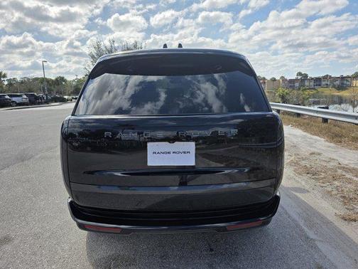 2026 Land Rover Range Rover P530 SE