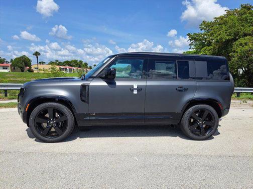 2025 Land Rover Defender 110 V8