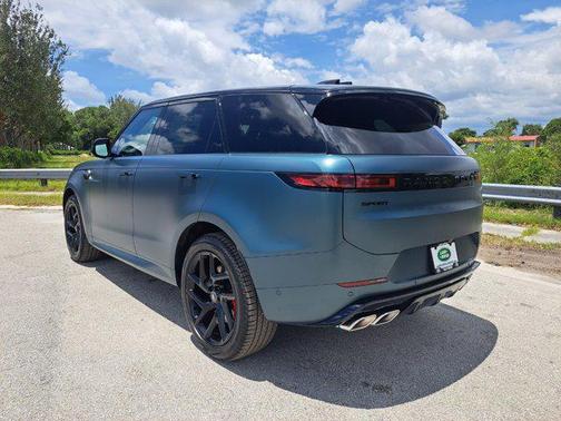 2025 Land Rover Range Rover Sport SE