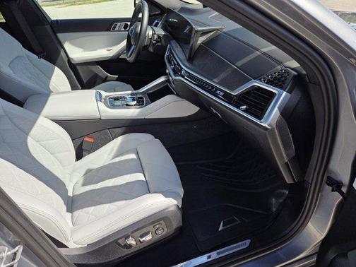 2025 BMW X6 xDrive40i