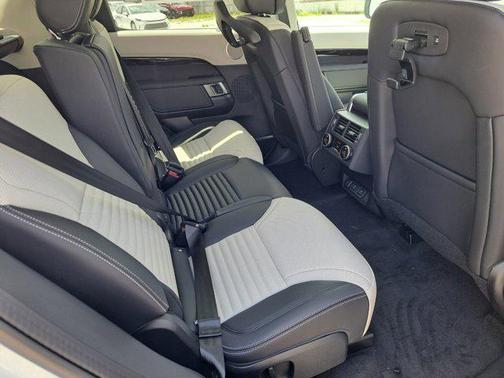 2025 Land Rover Discovery P300 S