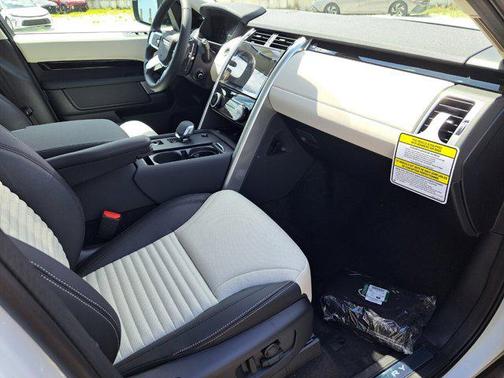 2025 Land Rover Discovery P300 S