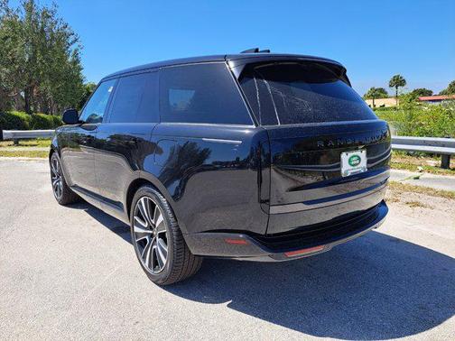 2025 Land Rover Range Rover P550e SE