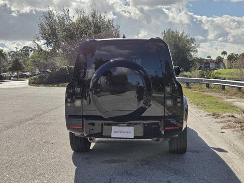 2026 Land Rover Defender X-Dynamic SE