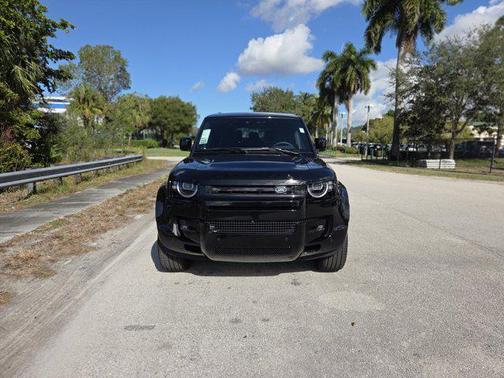 2026 Land Rover Defender X-Dynamic SE