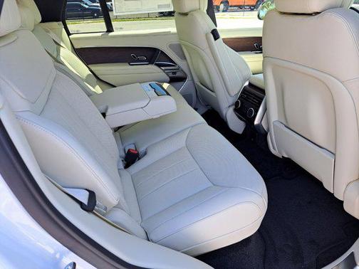 2025 Land Rover Range Rover P400 SE